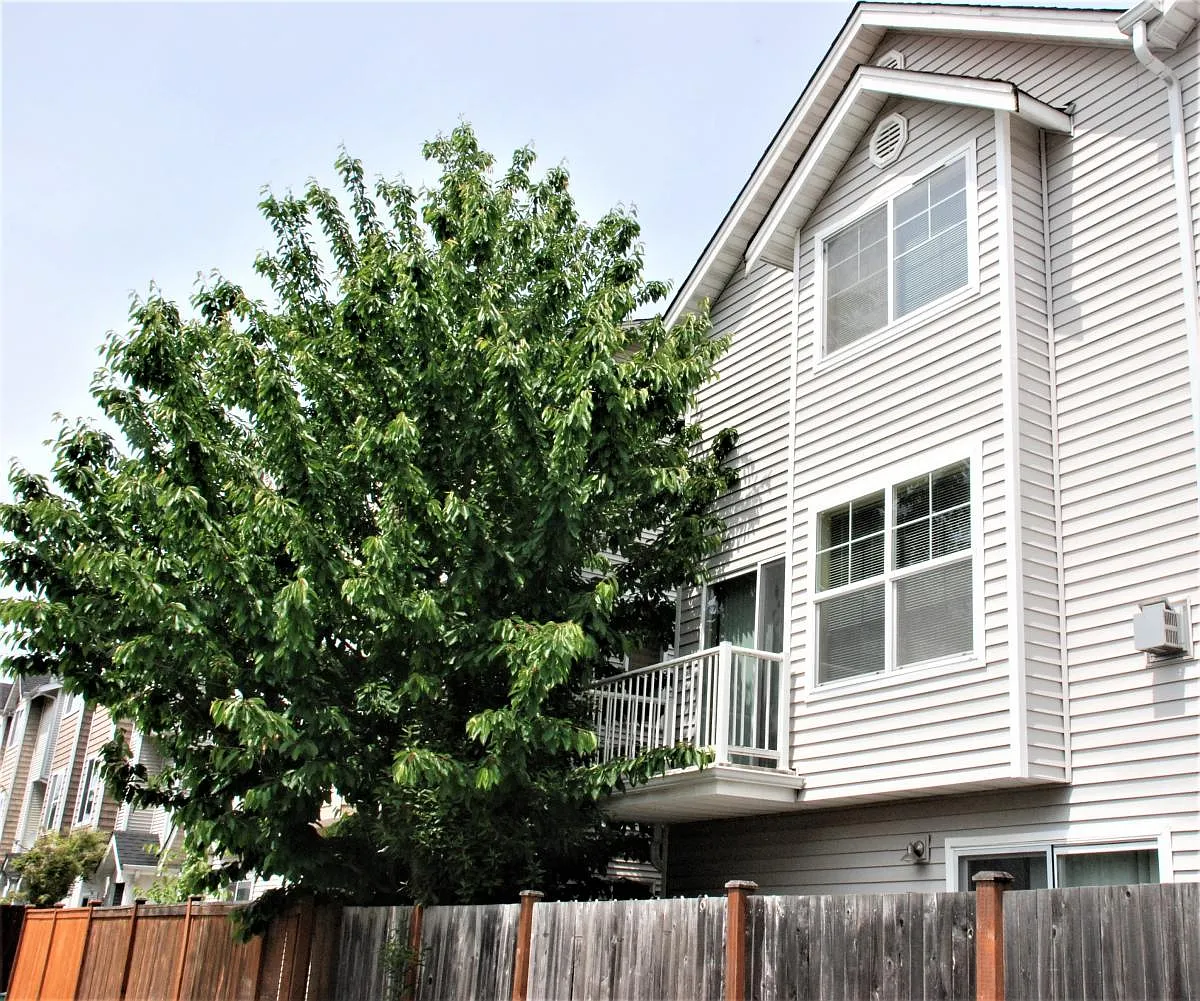 Building Photo - 1135 N 94th St
