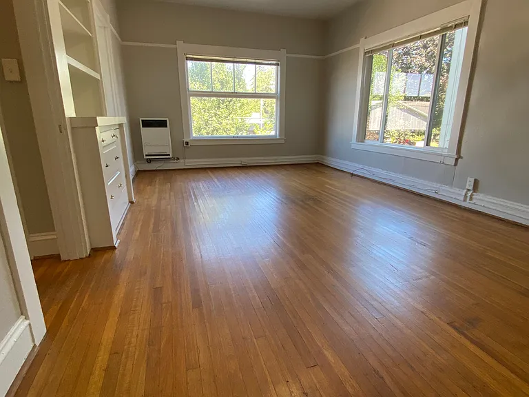 2345 NE Sandy Blvd #20 — Photo 3