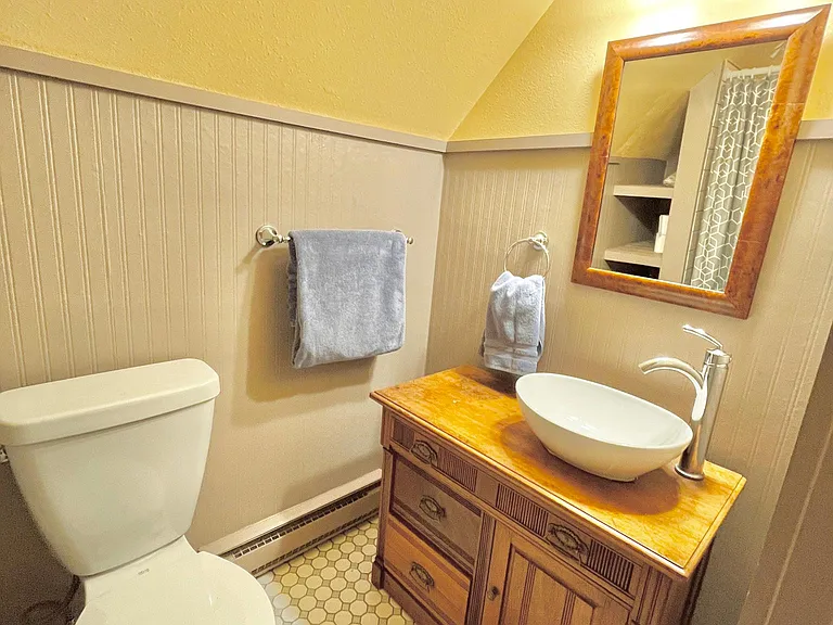 Upstairs full bath