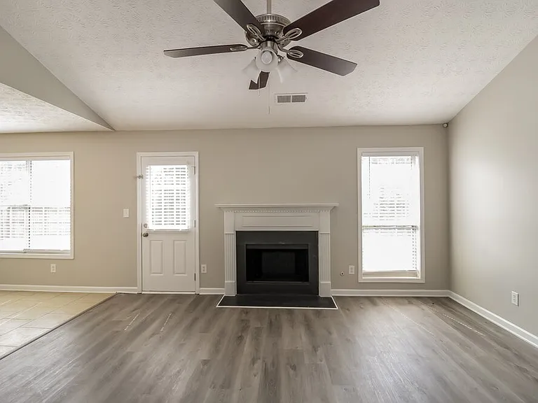 88 Ann Cir SE — Photo 4