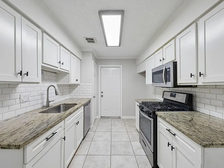 11503 Gnarlwood Dr — Photo 5