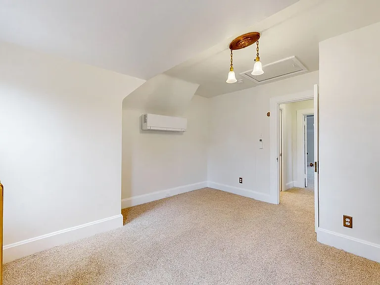685 S Grant St — Photo 18