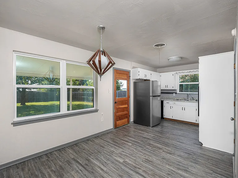 1502 NW 48th St — Photo 4