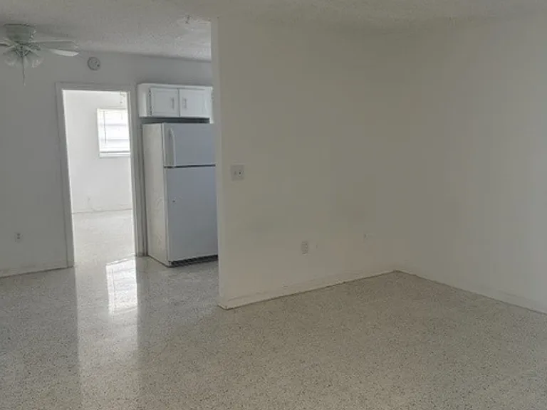 2610 SW 16th Ter — Photo 5