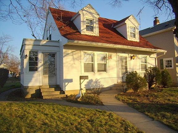 2nd image of 2840 Whittier Ave