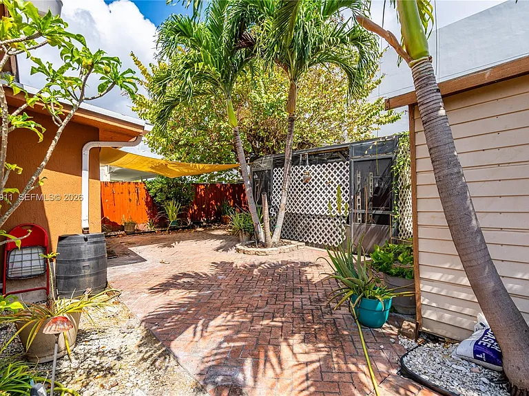 7811 SW 9th Ter — Photo 23