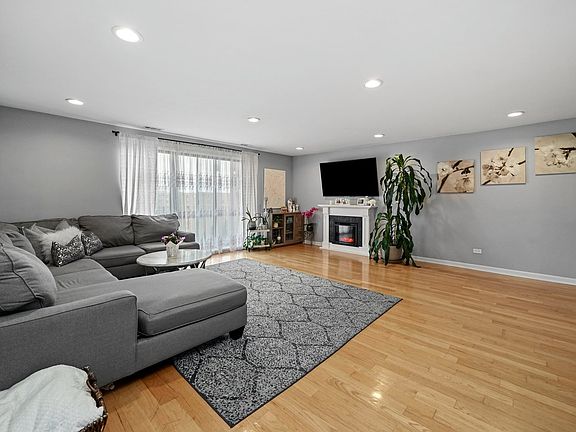 4th image of 1727 W Crystal Ln Unit 604