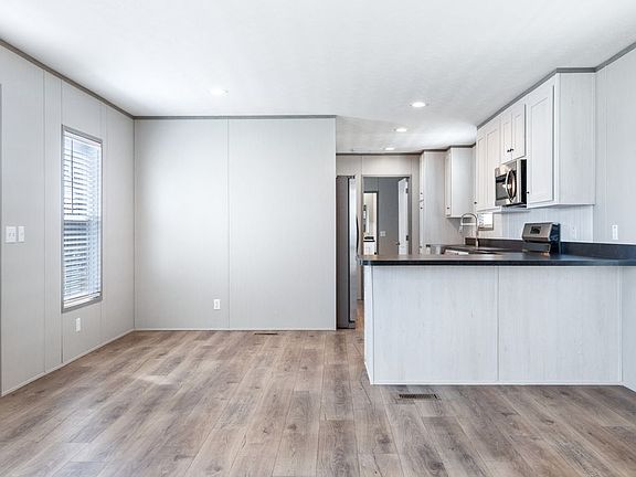 4th image of 1100 Martin Ave