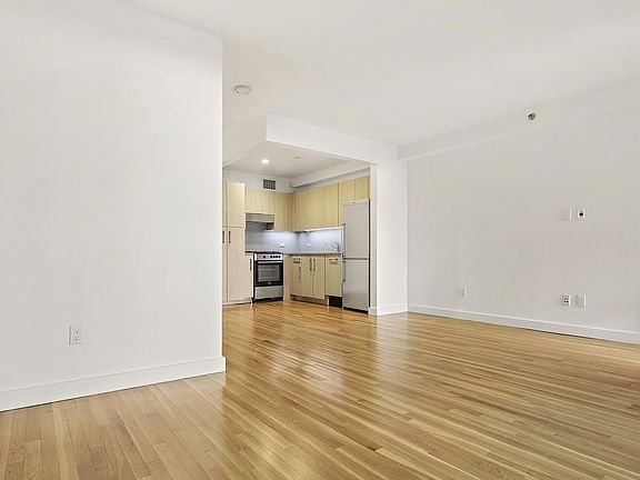 2nd image of 101 W 15th St APT 201