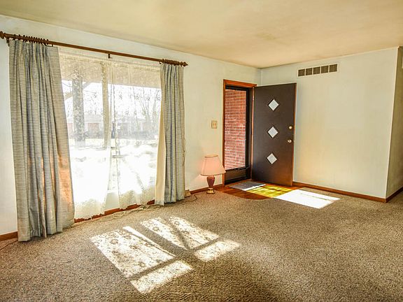 4th image of 2308 Meadowlark Ln