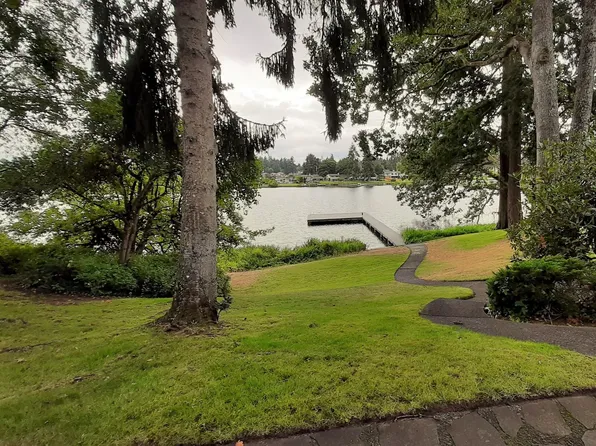 8866 Edgewater Dr SW, Lakewood, WA 98499