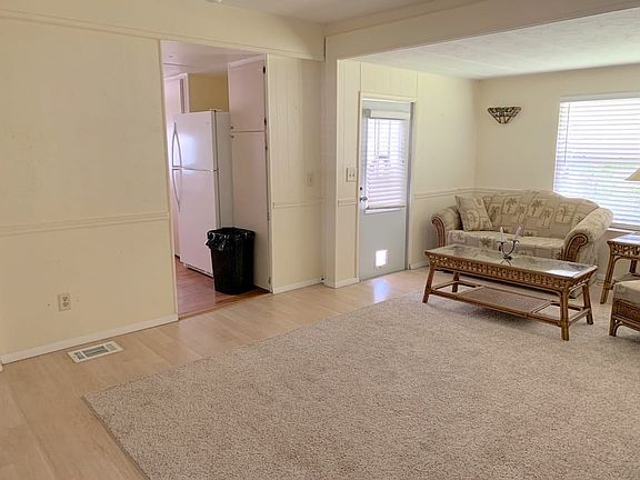 5th image of 66 Lone Pine Ave