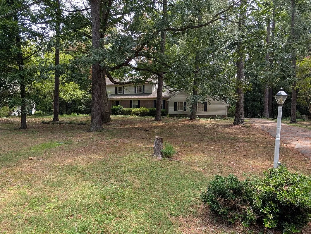 5 bed, 3.0 bath, 2668 sqft, $1,350 — Photo 2