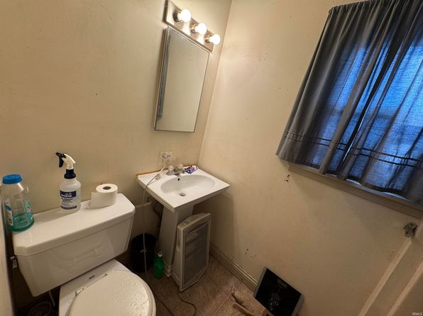 fort-wayne-indiana-73117678 picture