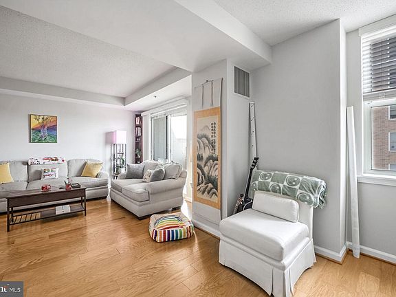 5th image of 900 N Taylor St APT 1606
