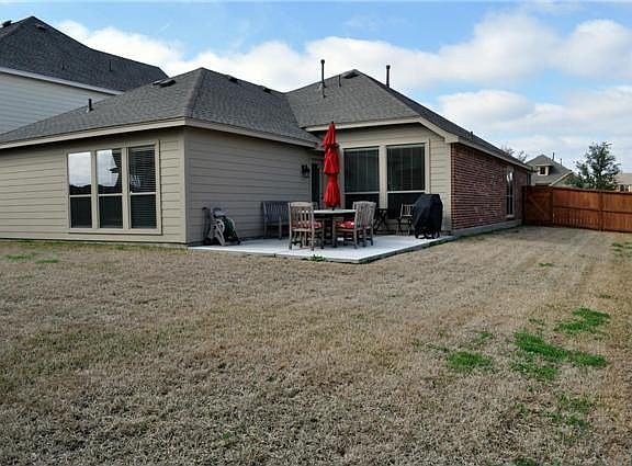 3rd image of 2801 Highland Lake Ct
