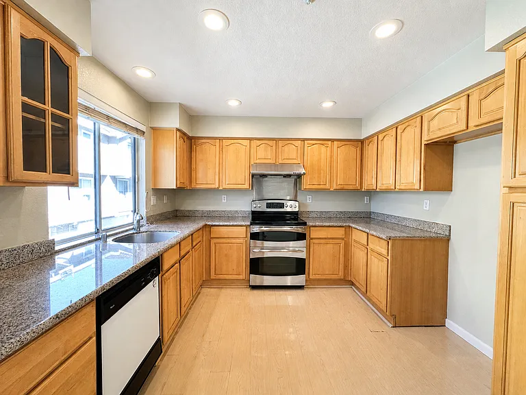 5000 Starling St — Photo 9