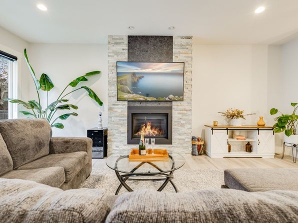 1215 Hume Ave, Kelowna, BC V1P 1S3