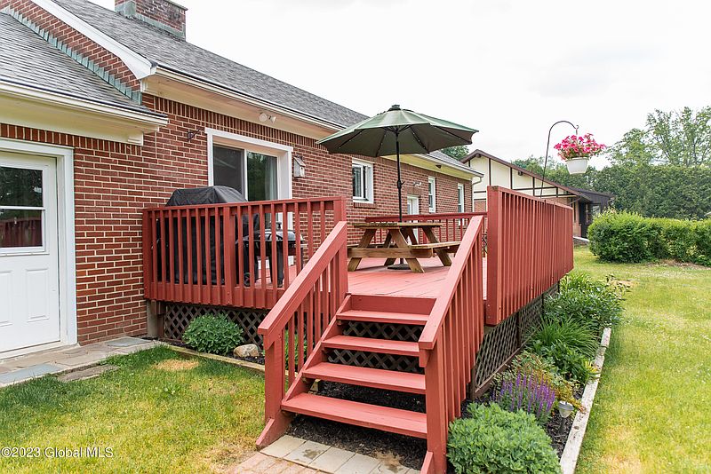 5th image of 23 Woodside Drive