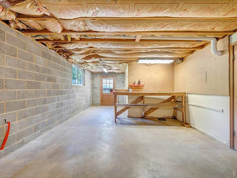 405 Oakland Cir — Photo 28