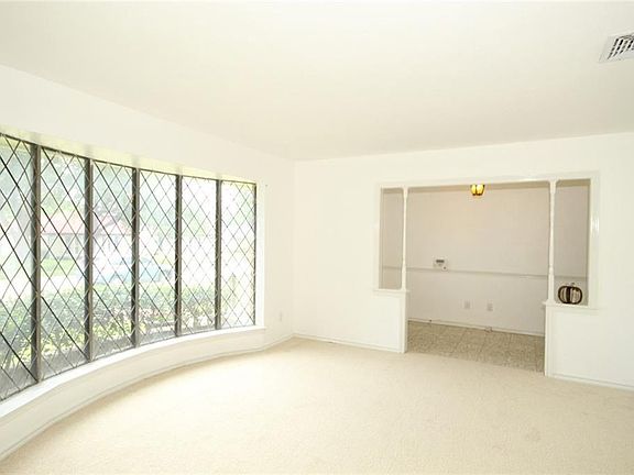 5th image of 2408 Grandview Dr