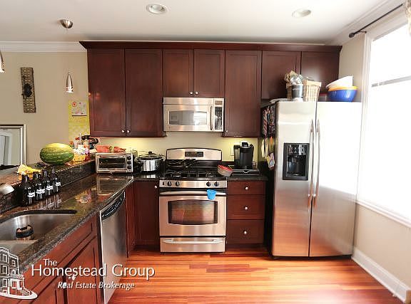 3rd image of 3343 N Southport Ave #201_2ND_FL