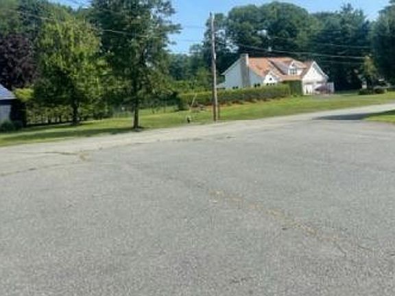 Exterior Neighborhood (street photo)