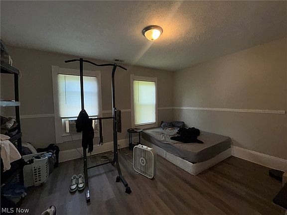 4th image of 4002 Robert Ave
