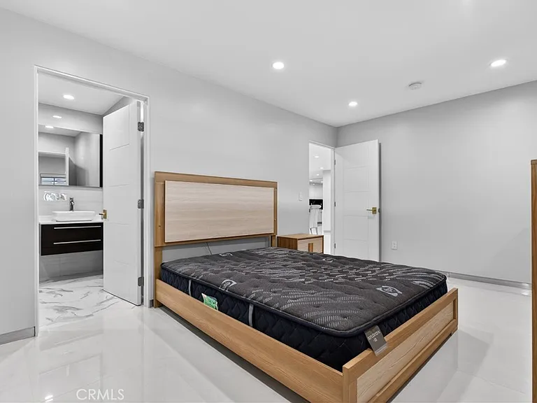 10510 Helendale Ave — Photo 37