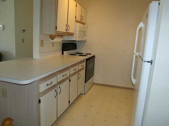 4th image of 255 Residence Dr