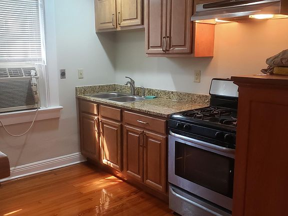 4th image of 4635 Dryades St