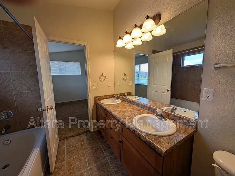 4848 Iron Horse Villas Point — Photo 10