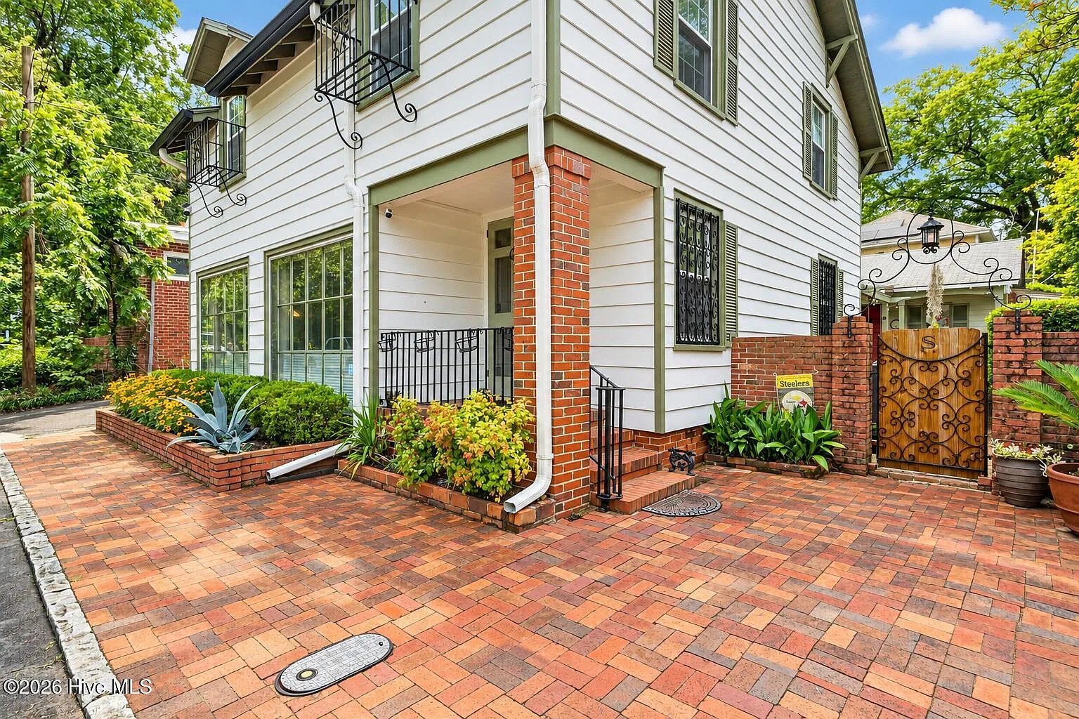 3 bed, 1.5 bath, 1714 sqft, $2,900 — Photo 1