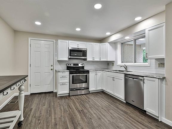 4th image of 4265 Le Beau Dr