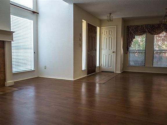 4th image of 412 Kyle Dr