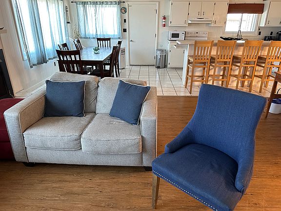 3rd image of 2565 Sandpiper Rd