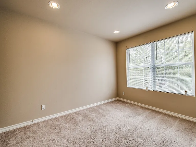 7826 Kingsbury Way — Photo 9