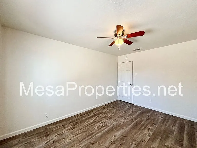 820 Caliente Dr — Photo 13