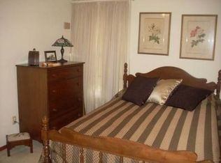 8 Magnolia Dr, Belleville, IL 62221