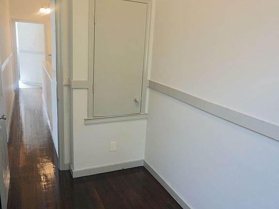 5th image of 301 W Waldburg St