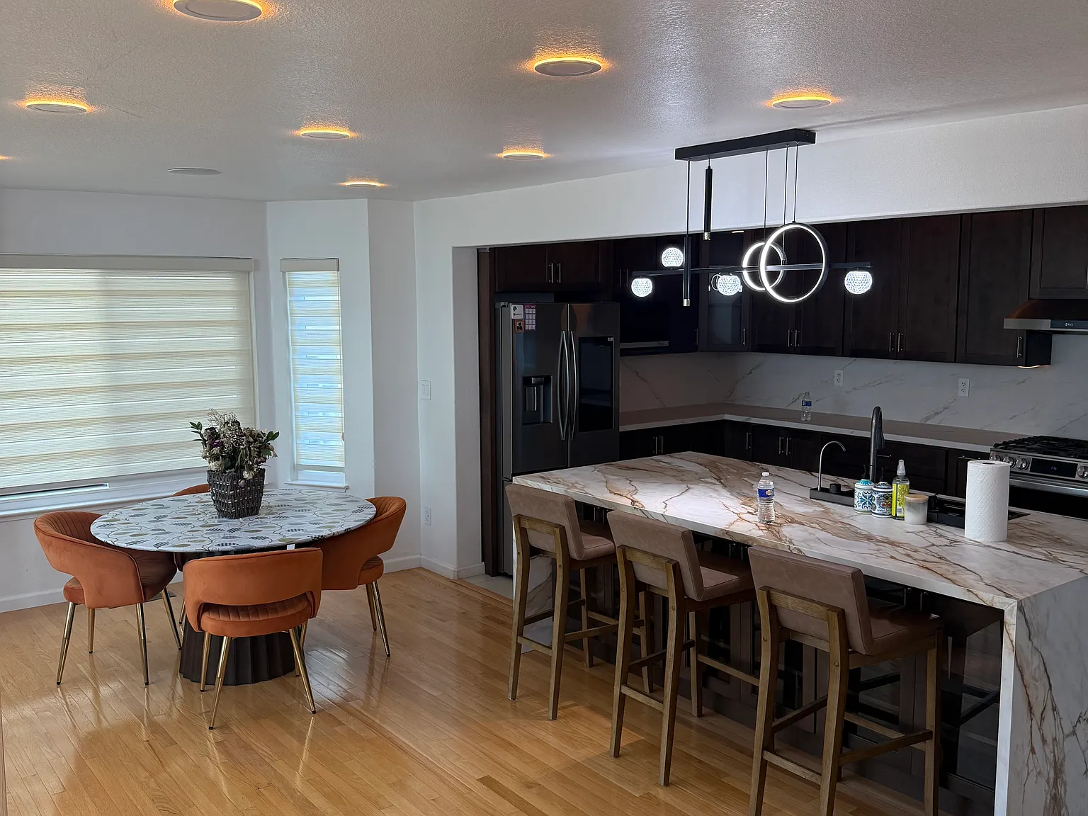 4 bed, 2412 sqft, $5,950 — Photo 3