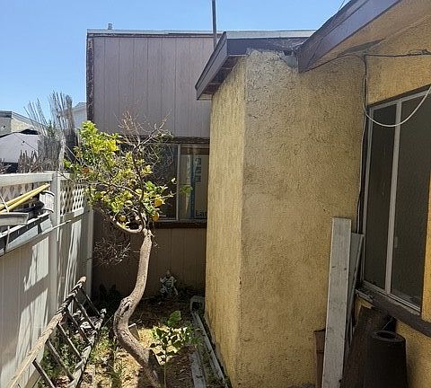 4th image of 1326 S Cabrillo Ave