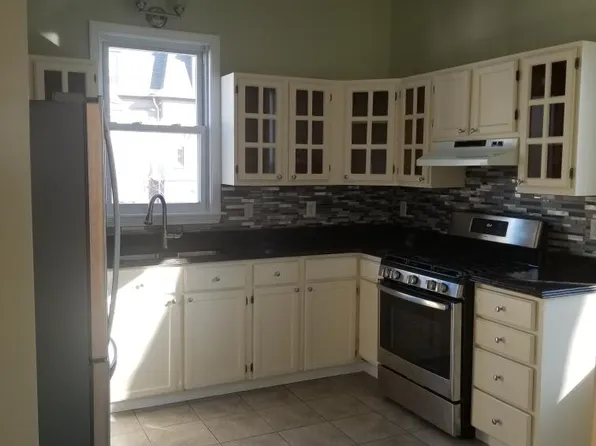 60 Ridge St #2, Fall River, MA 02721