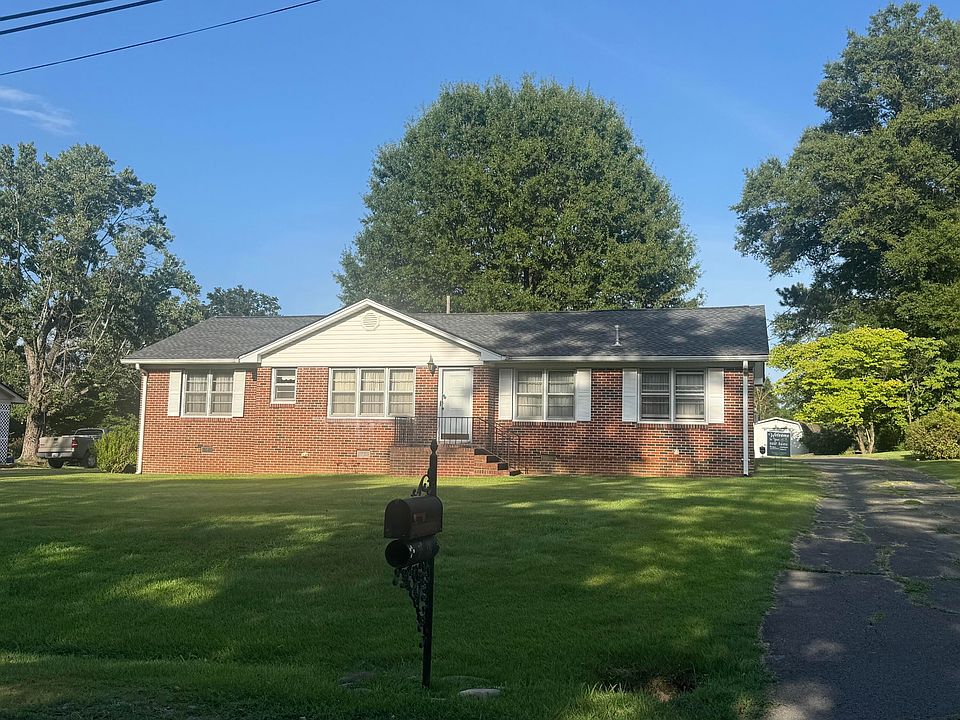 1st image of 296 Goodwin Dr