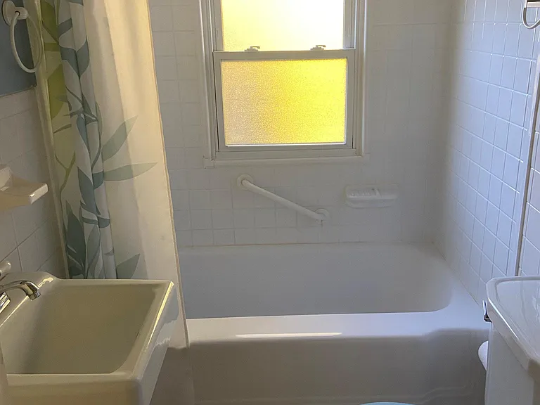 Upper level full bathroom