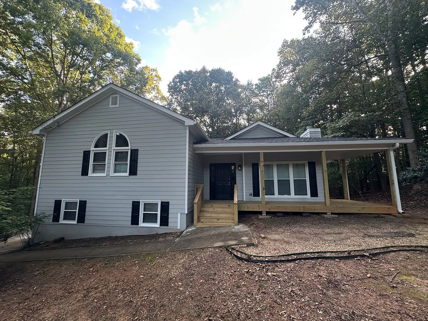 Completely Renovated 4 Bedroom Home Near Lake Allatoona — Photo 1