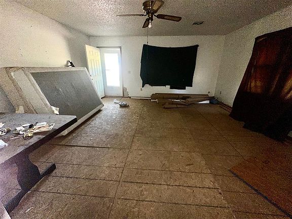 4th image of 214 E Highland St