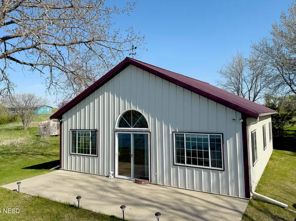 3314 Woodland Park Dr, Waubay, SD 57273