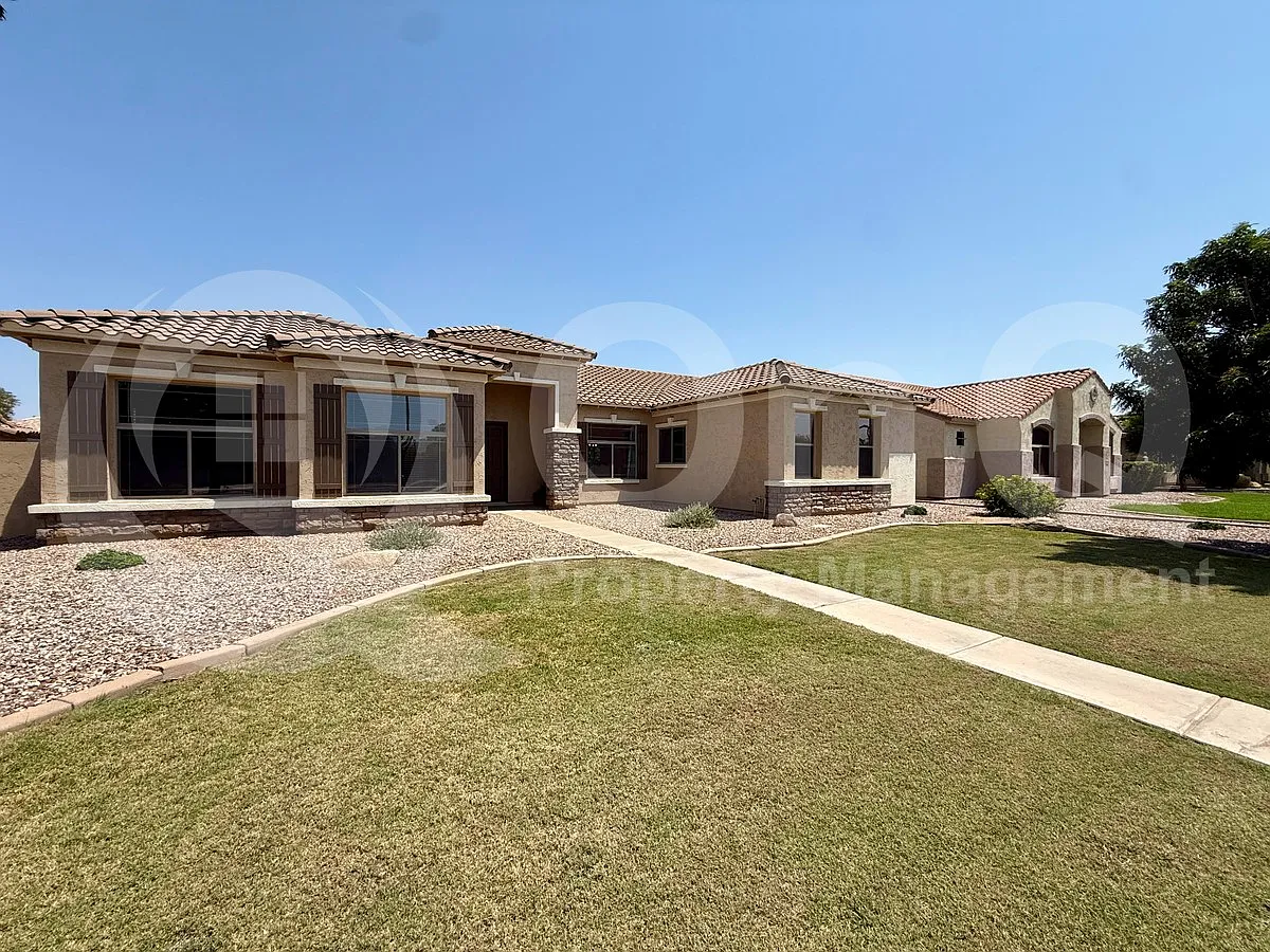 3 bed, 2.0 bath, 2323 sqft, $2,799 — Photo 2