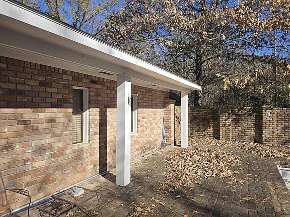 5th image of 106 Honeysuckle Ln